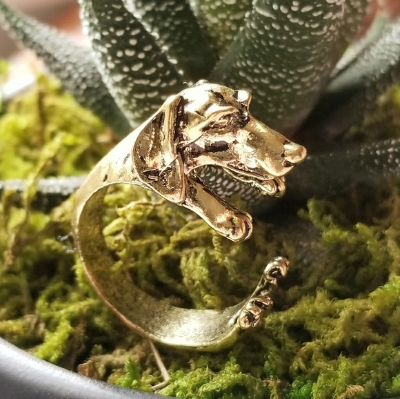 Jewelry - Adorable dachshund ring! 3D realistic weenie dog